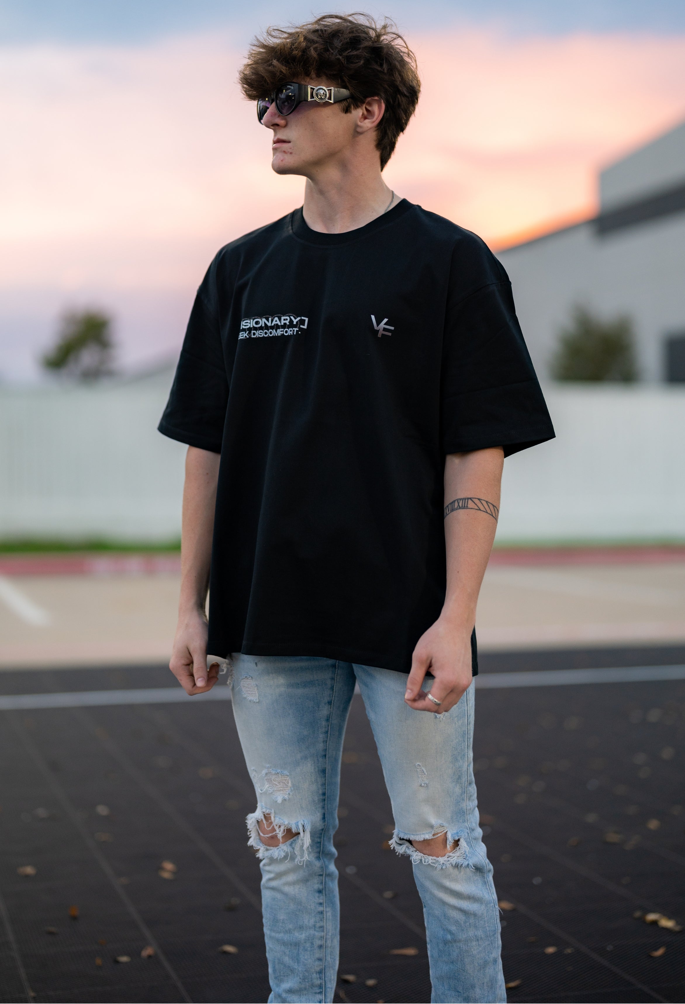 SEEK DISCOMFORT OVERSIZED TEE